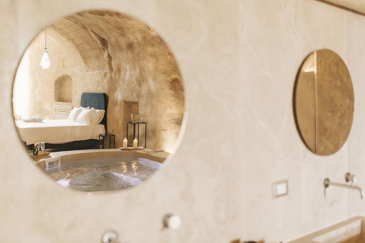 Suite with Hot Tub,665931945:JPEG